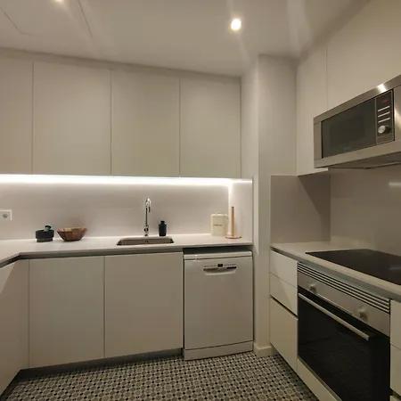Luxury 4br With Balcony Barcelona
