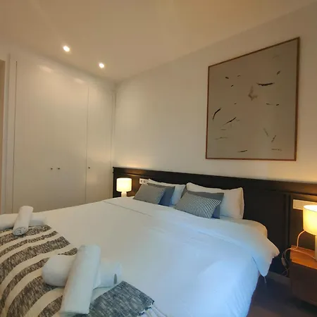 Luxury 4br With Balcony Apartman