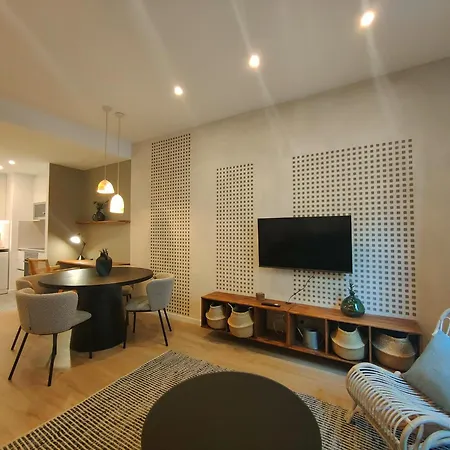 Luxury 4br With Balcony Apartman