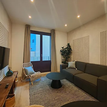 Luxury 4br With Balcony Apartman