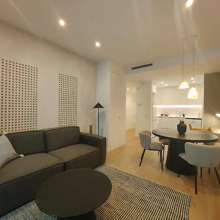 Luxury 4br With Balcony Apartman