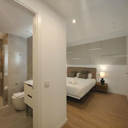 Apartment Luxury 4br With Balcony