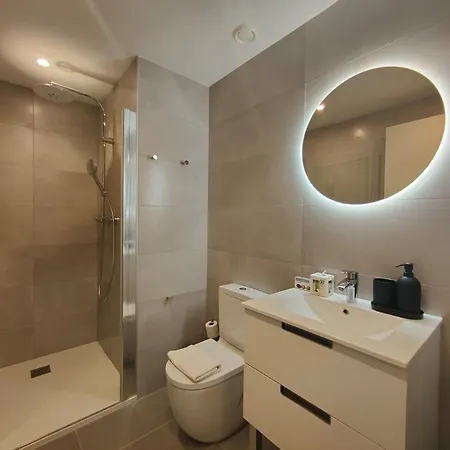 Luxury 4br With Balcony Apartman Barcelona